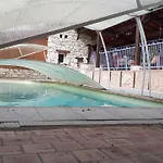 Chaleureux Cottage, Piscine Patio